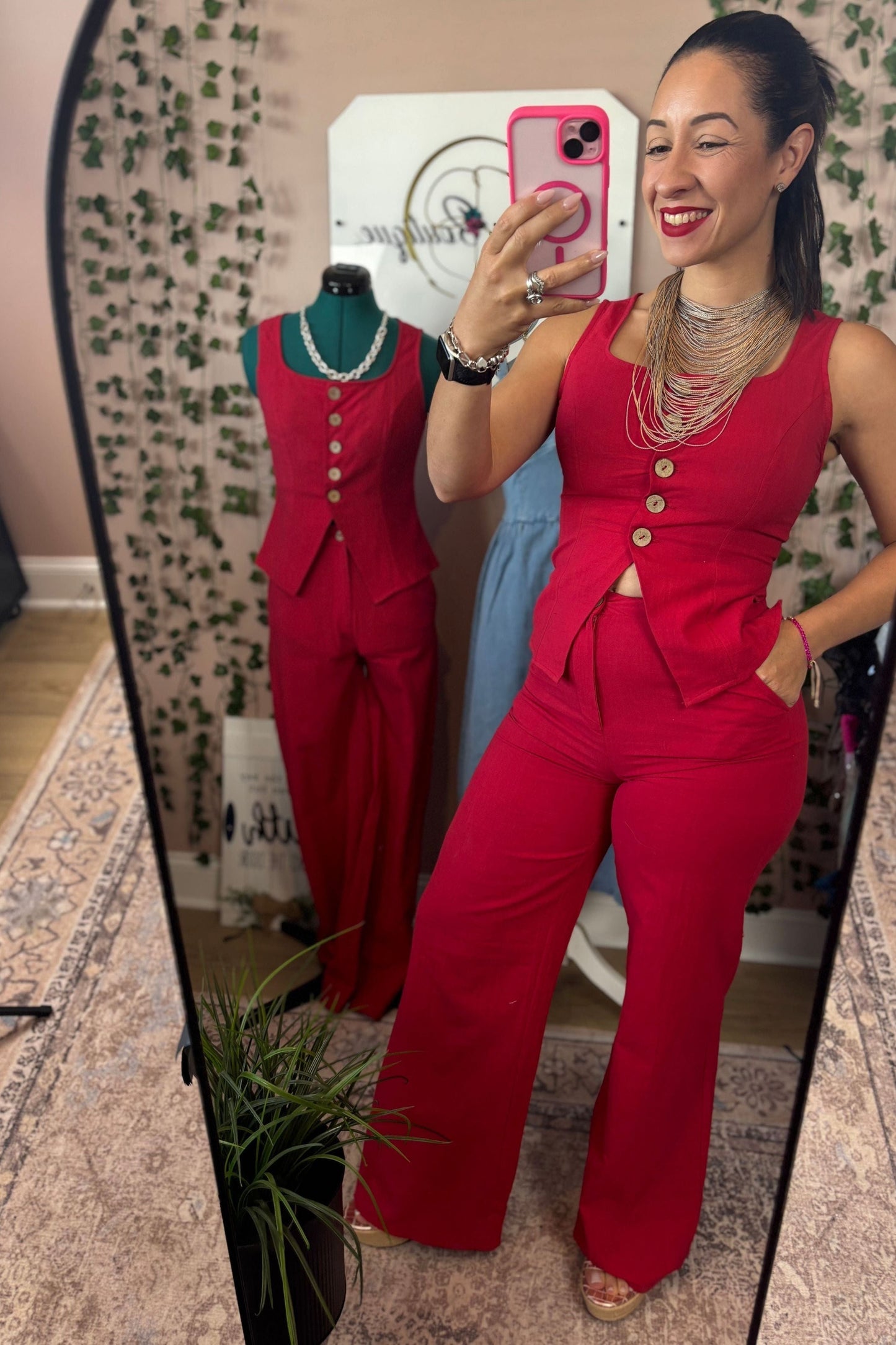 CONJUNTO DE CHALECO Y PANTALÓN ROJOS