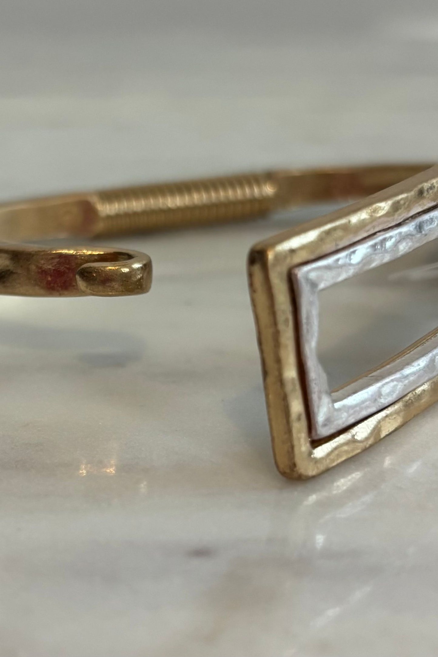DUAL TONE HAMMERED HOOK HINGE CUFF BRACELET-3 SHAPPES
