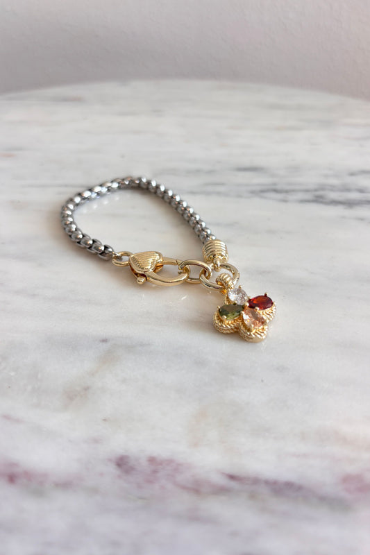 ESENCIA COLORFUL CLOVER CHARM HEART CLOSURE CHAIN BRACELET – ELEGANT EVERYDAY ACCESSORY