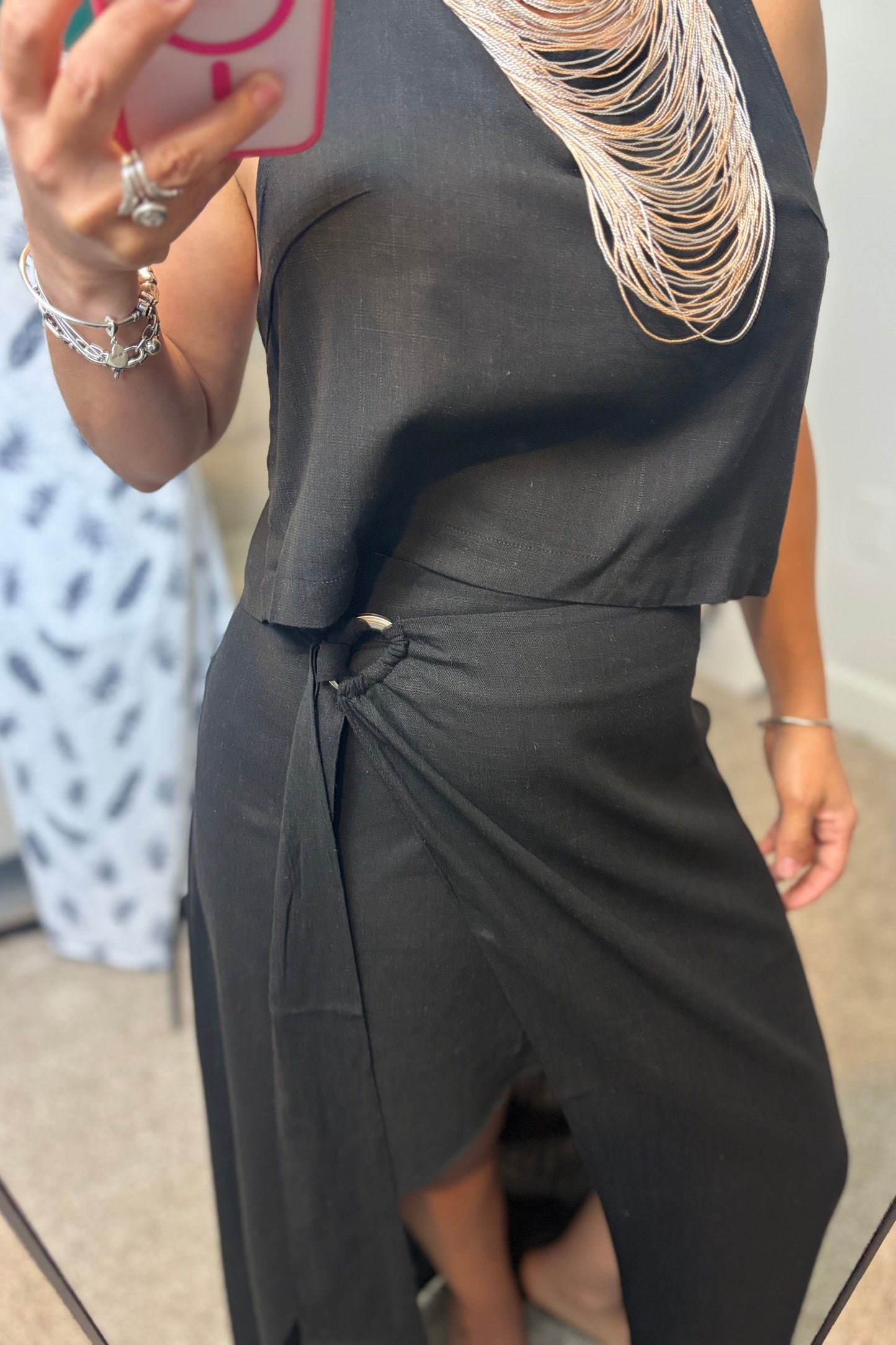 CONJUNTO DE FALDA NEGRA Y TOP CORTO DE LINO