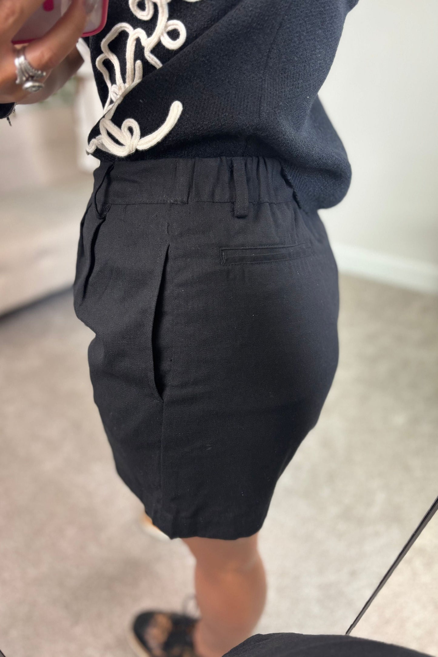 PANTALÓN CORTO DE LINO NEGRO