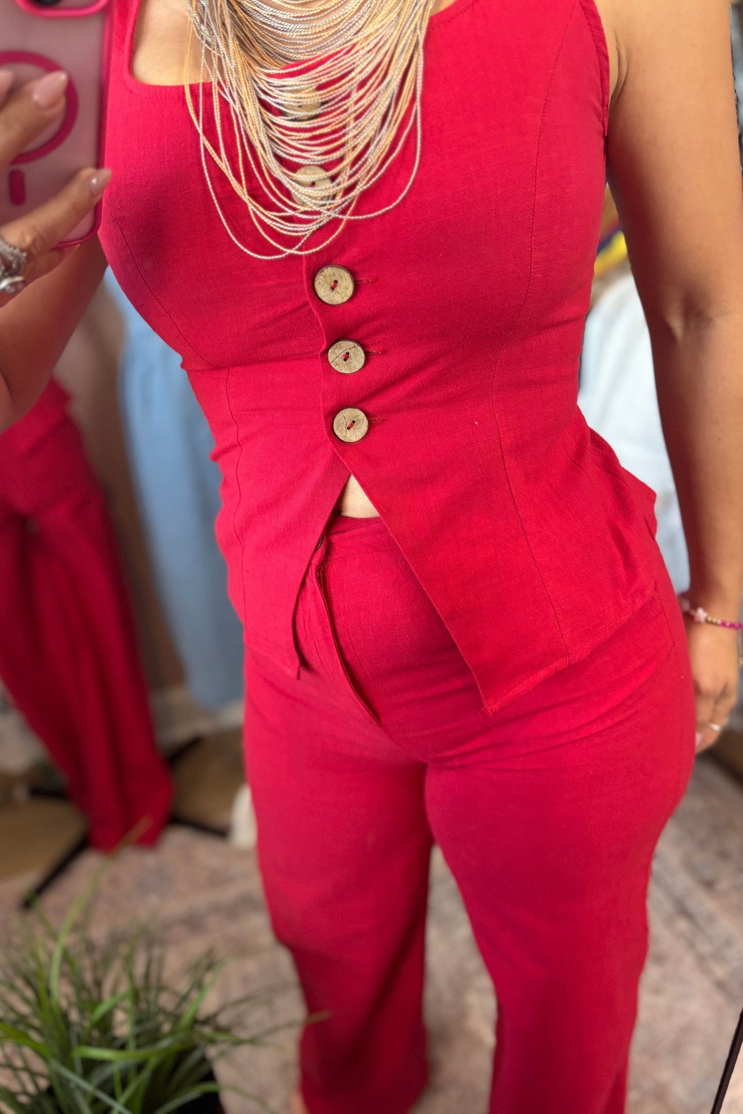 CONJUNTO DE CHALECO Y PANTALÓN ROJOS