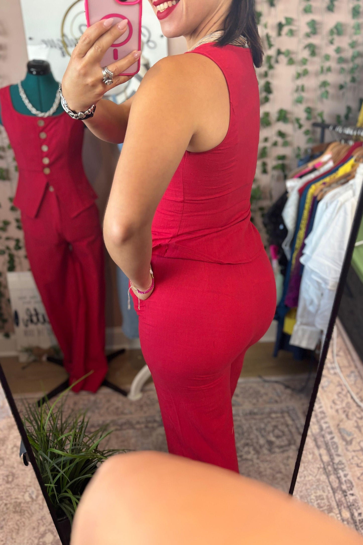 CONJUNTO DE CHALECO Y PANTALÓN ROJOS