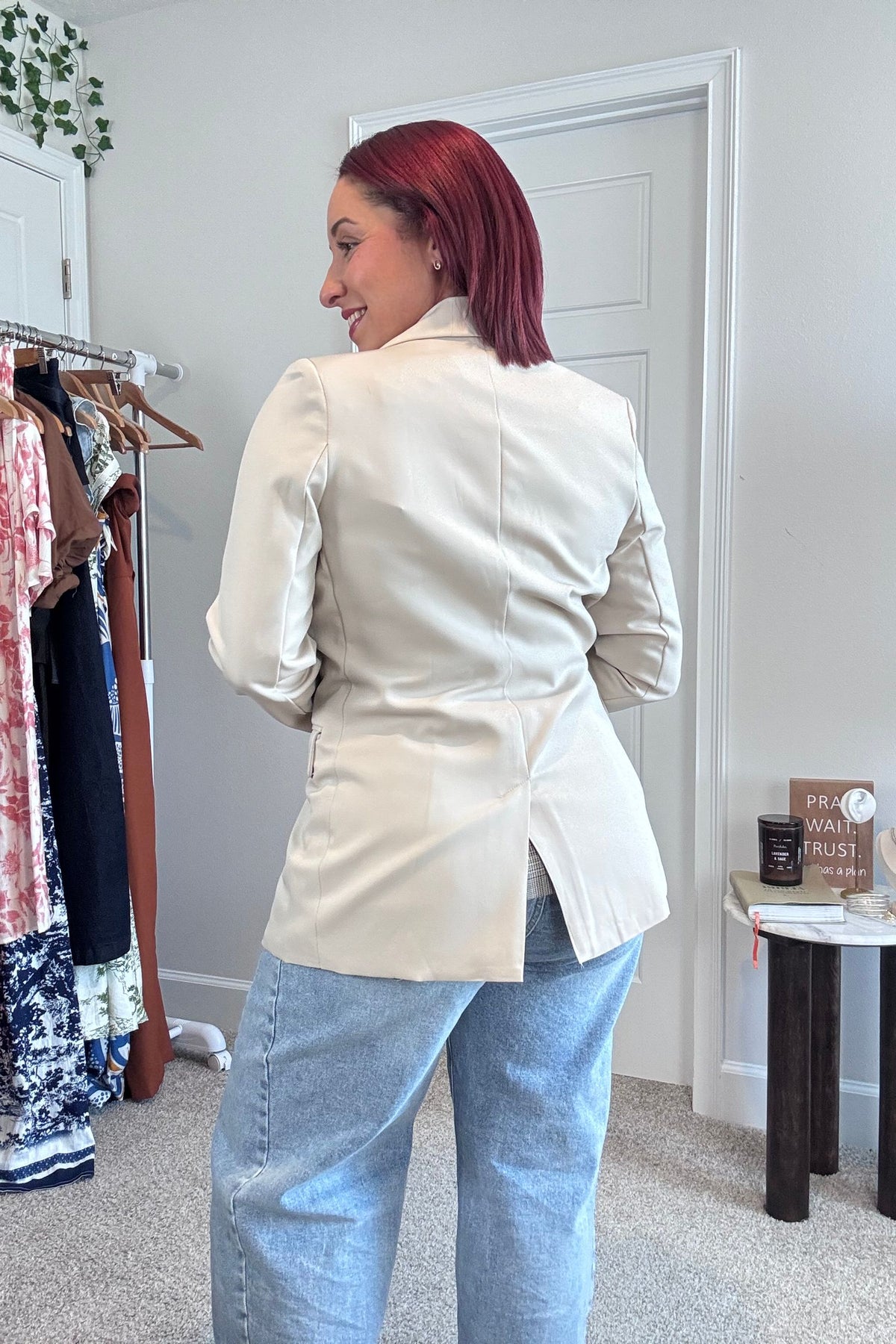 Blazer clásico de manga larga con botones al frente