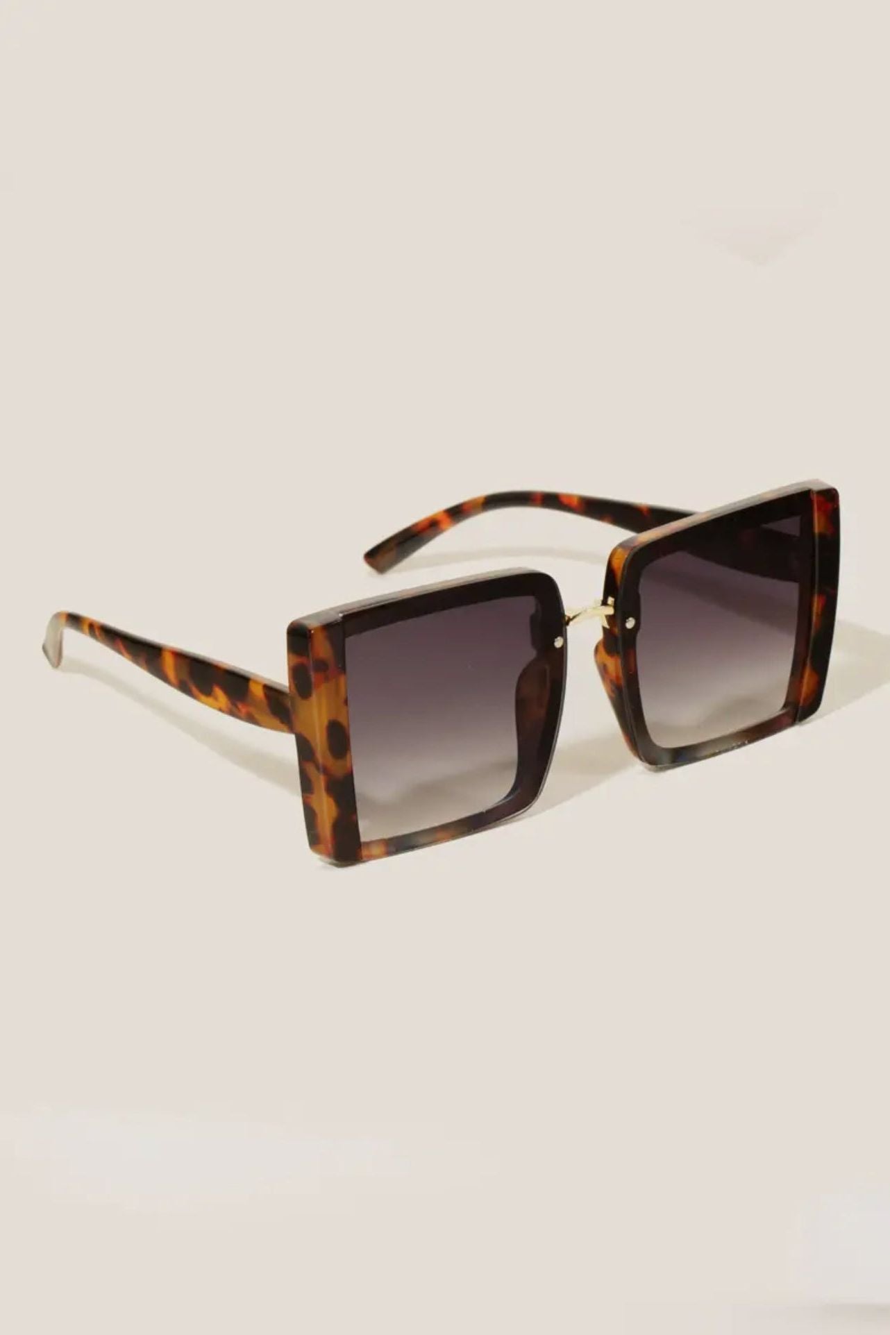 GAFAS DE SOL CON MARCO CUADRADO