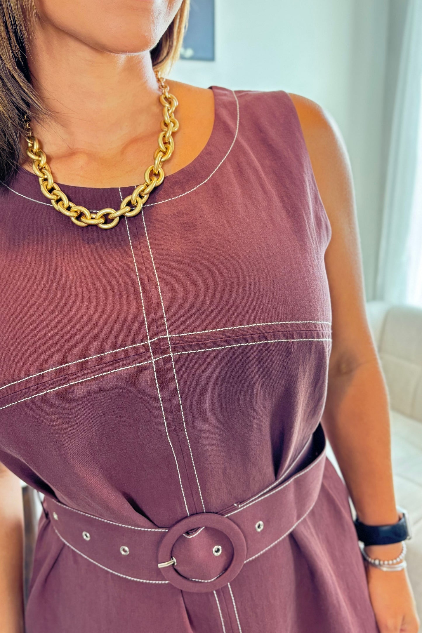 BROWN ROUND NECK MIDI DRESS WITH BELT