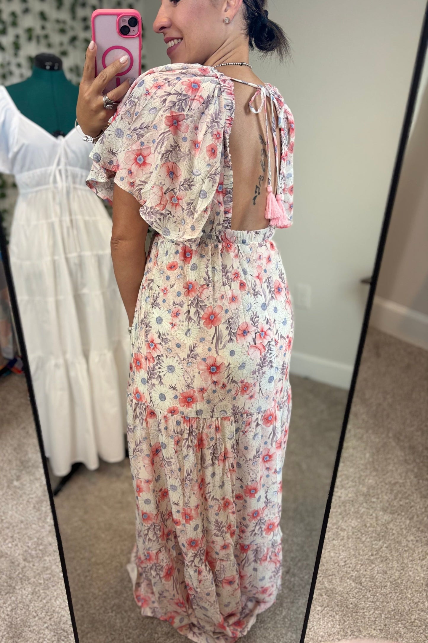 VESTIDO MÁXIMO FLORAL CON CUELLO EN V