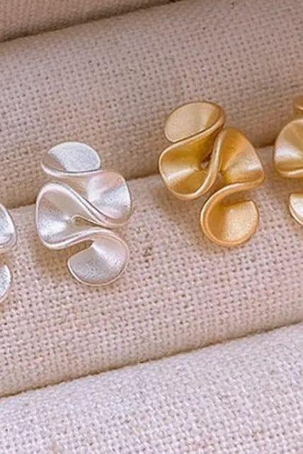IRREGULAR STUDS
