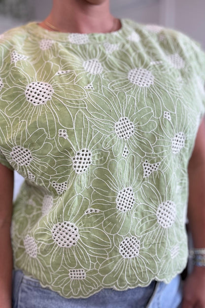 Scallop Hem Embroidery Top
