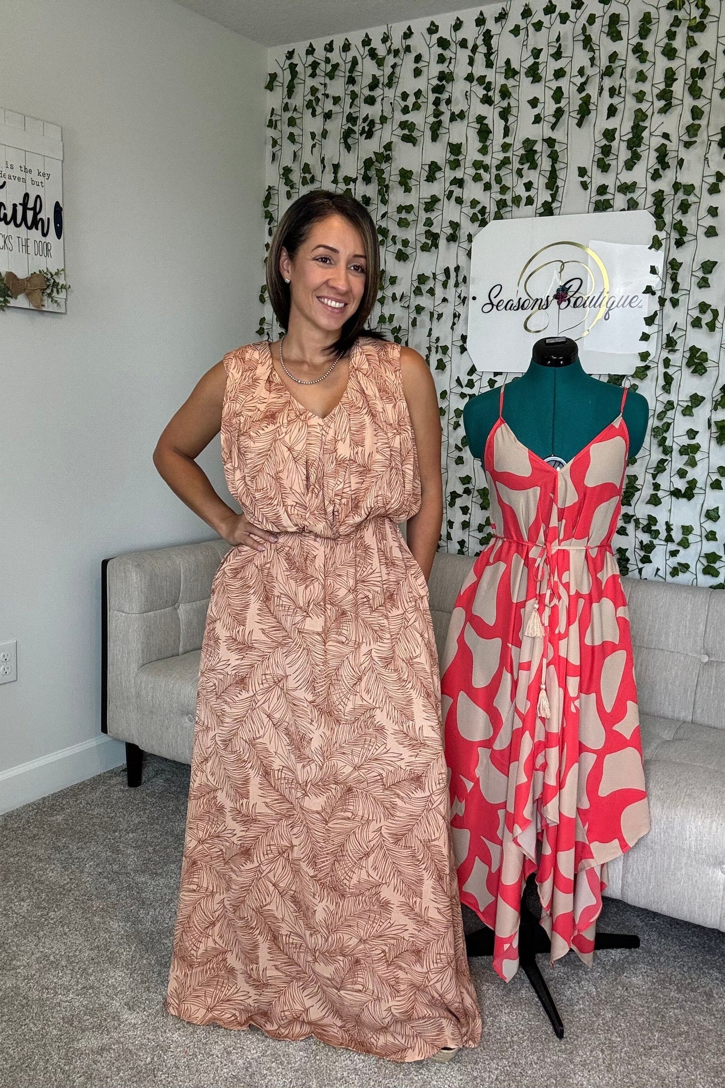 VESTIDO MÁXIMO CON ESTAMPADO DE HOJAS