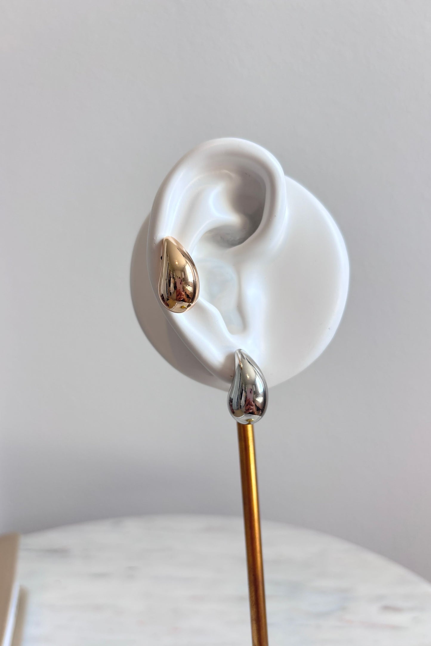 LUMINOSA WATER DROP POST EARRINGS – ELEGANT EVERYDAY EARRINGS