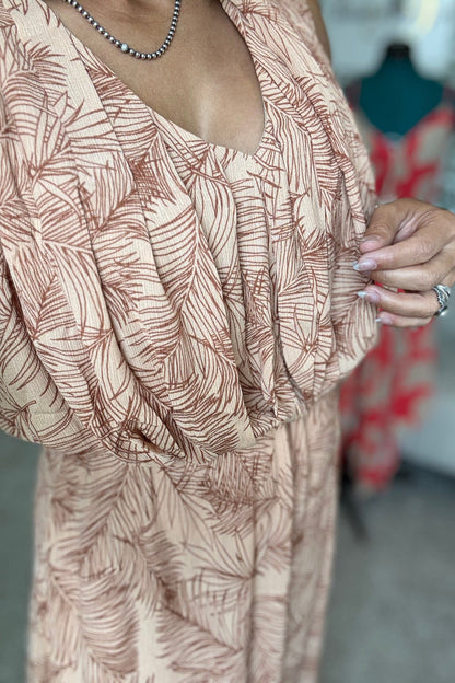 VESTIDO MÁXIMO CON ESTAMPADO DE HOJAS
