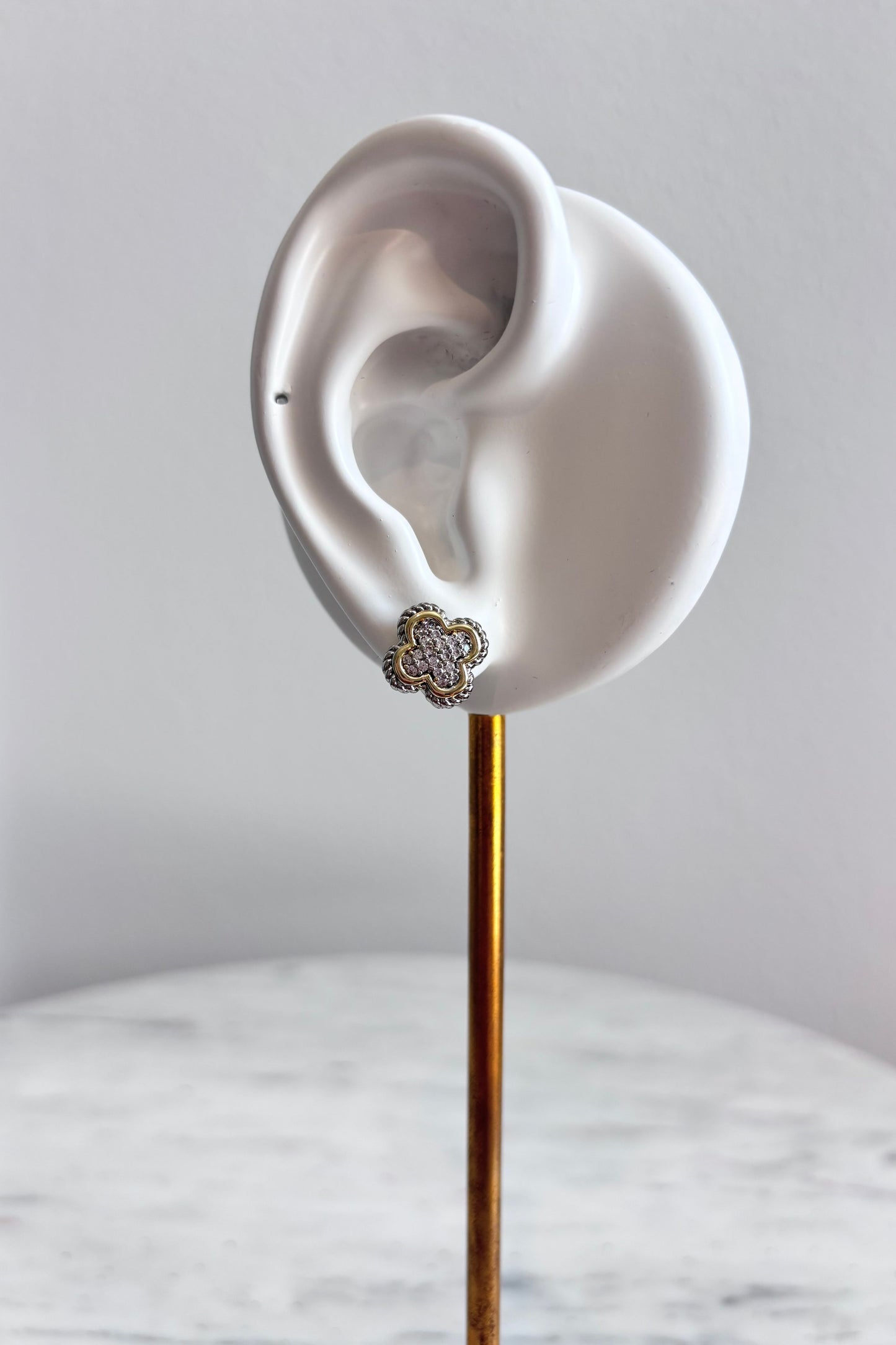 TWO-TONE CLOVER SHAPE DOUBLE MILGRAIN STUD POST EARRING – ELEGANT EVERYDAY EARRINGS