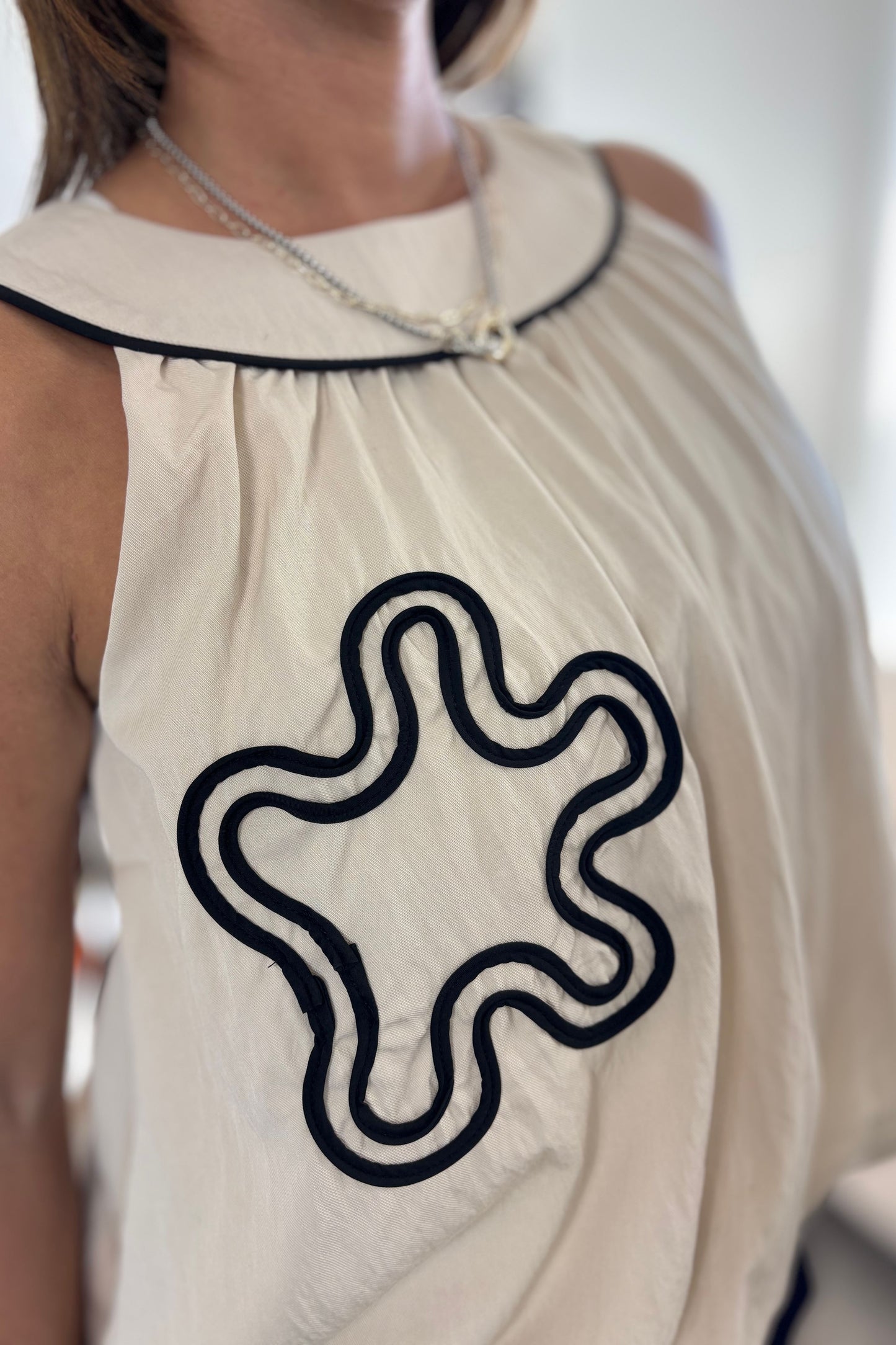 LIVING GRACE TOP-ABSTRACT DETAILS BEIGE TOP