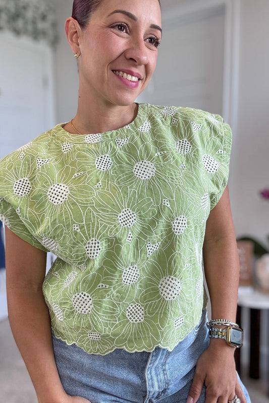 Scallop Hem Embroidery Top