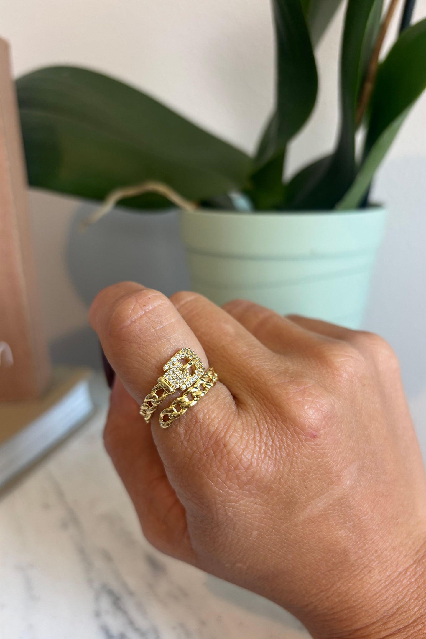 Buckle Chain Ring