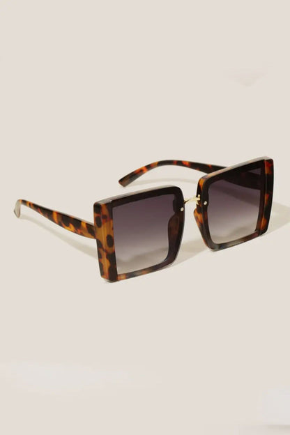 GAFAS DE SOL CON MARCO CUADRADO
