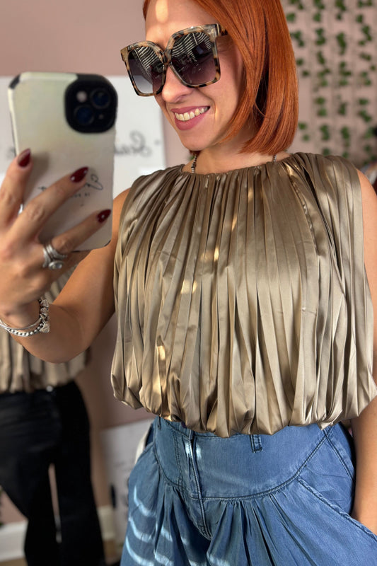 SLEEVELESS PLEATED TOP