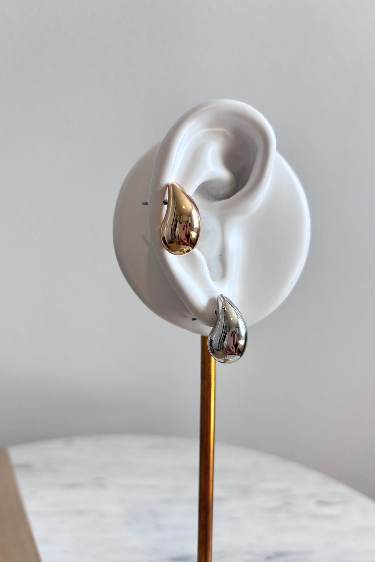 LUMINOSA WATER DROP POST EARRINGS – ELEGANT EVERYDAY EARRINGS