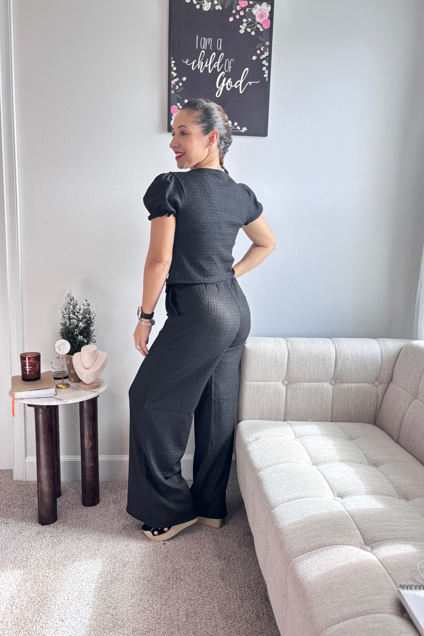 REFINED EASE KNIT SET-BLACK AND RED COLORS