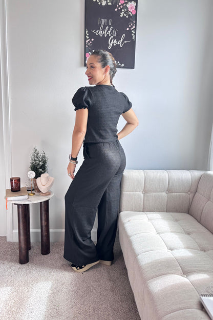 REFINED EASE KNIT SET-BLACK AND RED COLORS