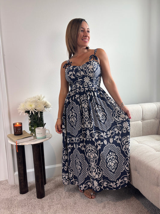 ROMANTIC NAVY BLUE MIDI DRESS